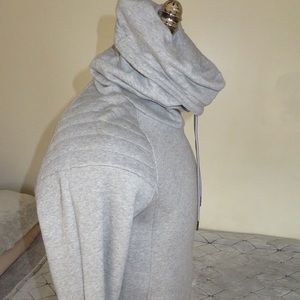 GREY PULLOVER SWEATER W. TURTLE NECK!